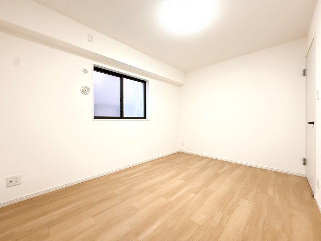 中部屋洋室の別角度になります♪