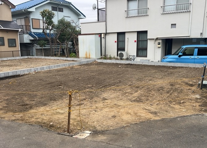 玄関ポーチにおいて最も重視すべきと言っても良いのが広さです。適切な広さの玄関ポーチでないと外見的なバランスは崩れてしまいますし、何より使いにくくなってしまいますので、現地で実際に下見をしてみましょう！