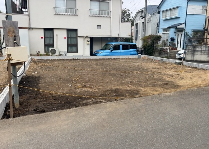 お持ちの車種によっては前面道路が広い方が便利でしょう。しかし、前面道路が広ければその分交通量が多くなるため、騒音などが気になる場合があります。実際に現地を見学し、周辺交通量や騒音などを確認しましょう！