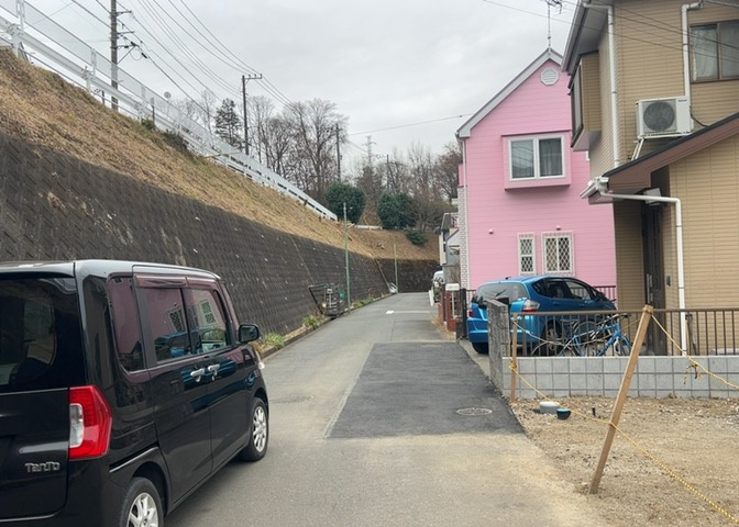 眺望を気にして物件を探す場合、前面に建物が建っていないか現地で確認しましょう！前面に建物があると景色はもちろん、日当たりや風通しにも影響が出てきます。住んだ時のことを想像しながら現地見学をしましょう。