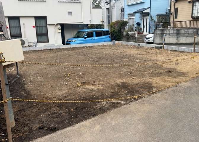 駐車場と明記されていても、最小スペースでつくられた駐車場だと大型車は駐車できなかったり、出入りしにくくなったりする可能性があります。お車のサイズと購入したい物件の駐車場のサイズを現地で確認しましょう。