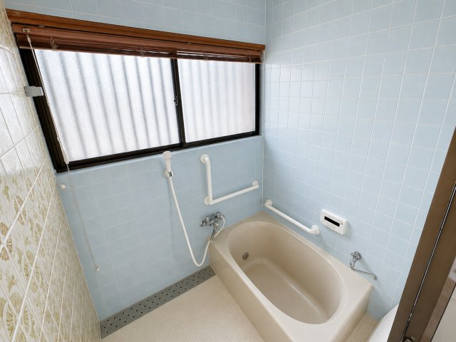 お手入れもしやすいシンプルな浴室です