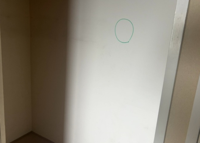 デザイン性を重視しすぎて収納が少なかった！なんてことにならないため、事前に現地で収納の数を確認しておくことをお勧めします。クローゼット以外にも床下収納や屋根裏収納、パントリーなどもチェックしましょう。