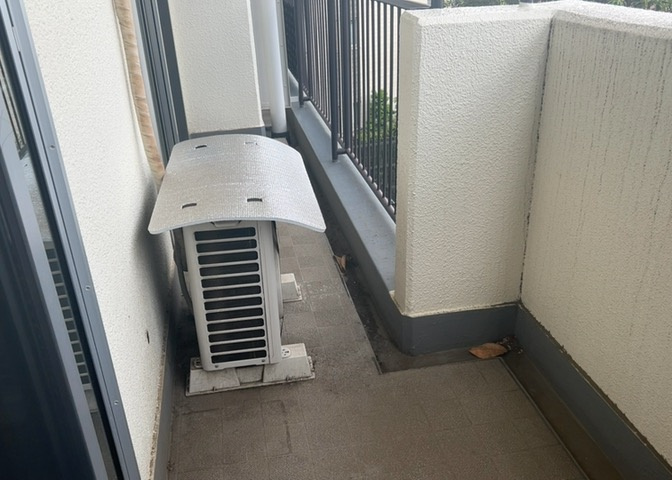 バルコニーは、室外の専用スペースのうち、「屋根がなく開放された空間」であるものを指します。ベランダより広いタイプのものが多く、日当たりもよいため家庭菜園などを楽しみたい人にとって適した環境となります。