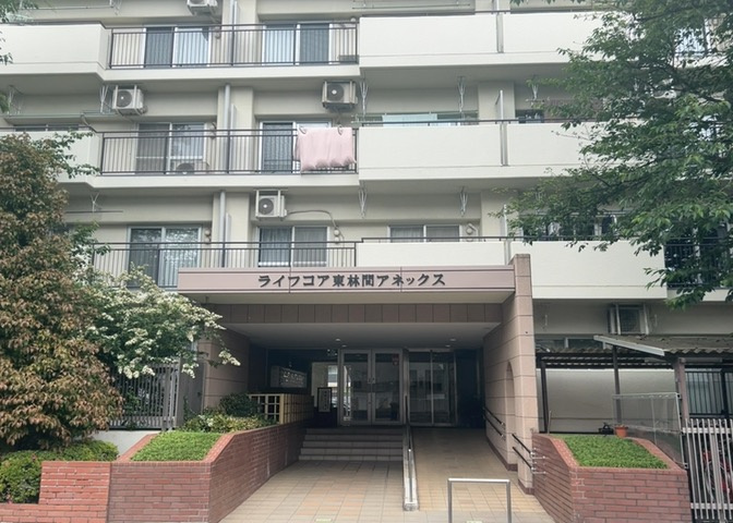 外観はマンション管理がされているかの目安になります。築年数が古いと、壁面は劣化してひび割れが生じることも！建物が古びていても細かいところが修繕されていると、きちんと管理されているなぁと感じるでしょう。