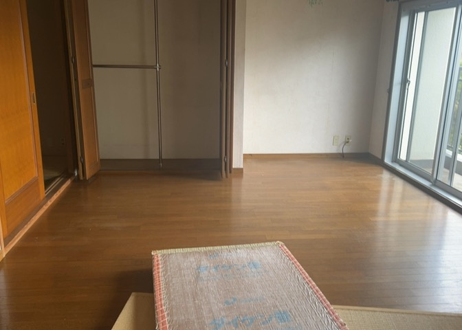 直線タイプはLとDKを一直線に並べた形で対面キッチンのタイプです。一般的なのでよく見かけるかもしれません。直線タイプに似た直接アイランドタイプは、キッチンとダイニングの間に壁がない分広く感じられます。
