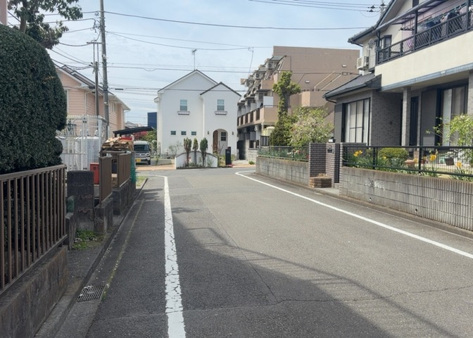 眺望を気にして物件を探す場合、前面に建物が建っていないか現地で確認しましょう！前面に建物があると景色はもちろん、日当たりや風通しにも影響が出てきます。住んだ時のことを想像しながら現地見学をしましょう。