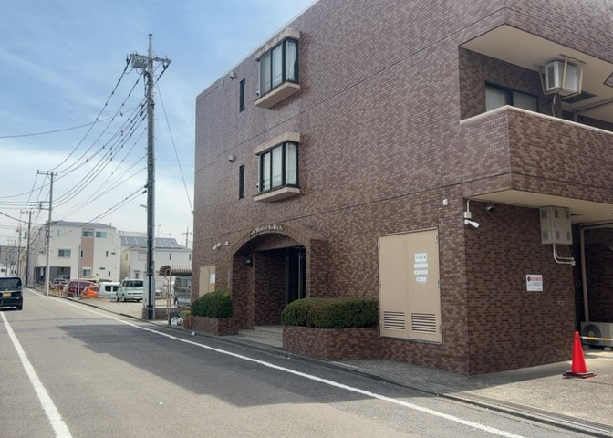 外観はマンション管理がされているかの目安になります。築年数が古いと、壁面は劣化してひび割れが生じることも！建物が古びていても細かいところが修繕されていると、きちんと管理されているなぁと感じるでしょう。