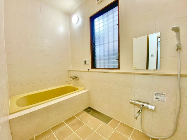 浴室は水栓等交換済です♪疲れを癒し、リラックスタイムを楽しめそうですね♪