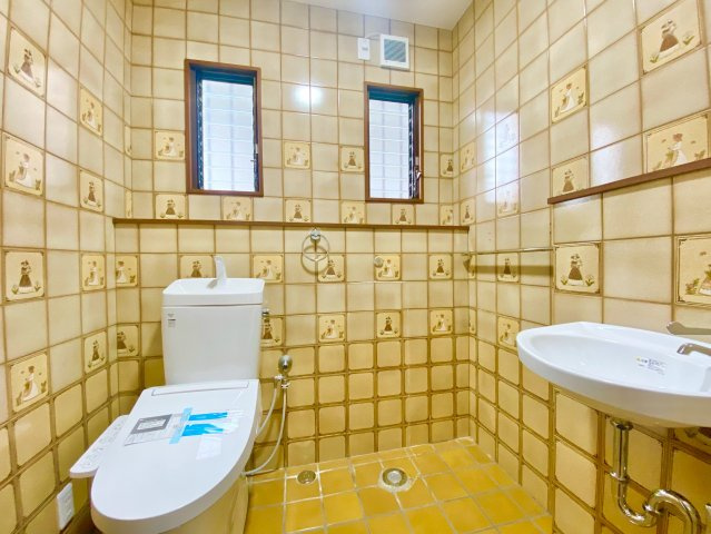 開放感のあるトイレ。トイレも新品交換済♪