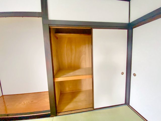 1階8帖和室収納