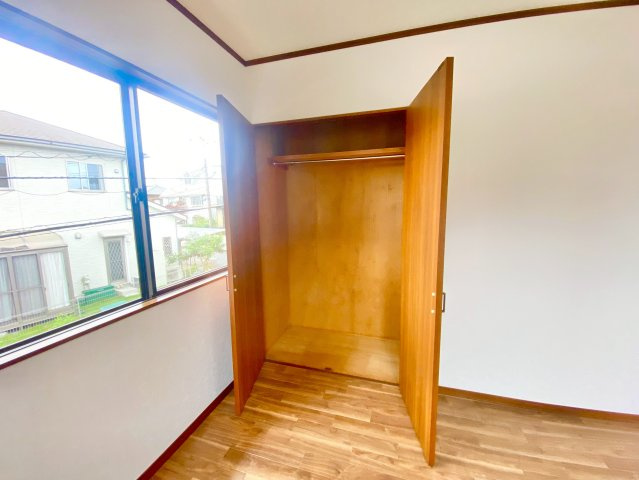 【2階洋室？収納】居室に完備の収納は、お部屋を広々使うことが出来る優れものです♪