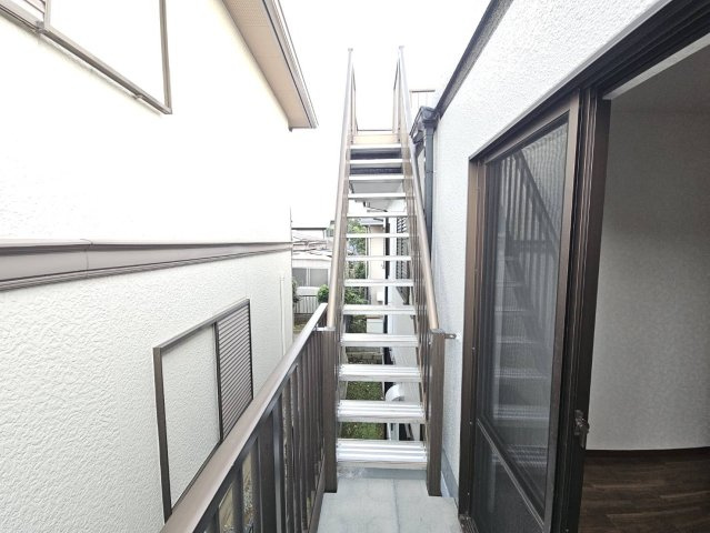 スカイバルコニーへの階段部分です♪