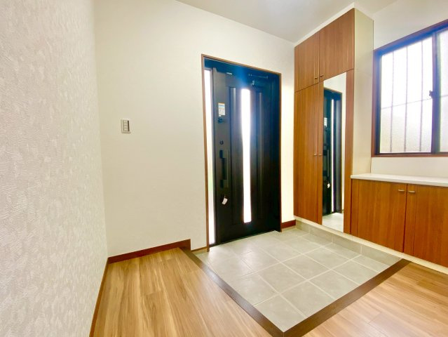 自然光が入るだけでぐっと明るくなりますね♪