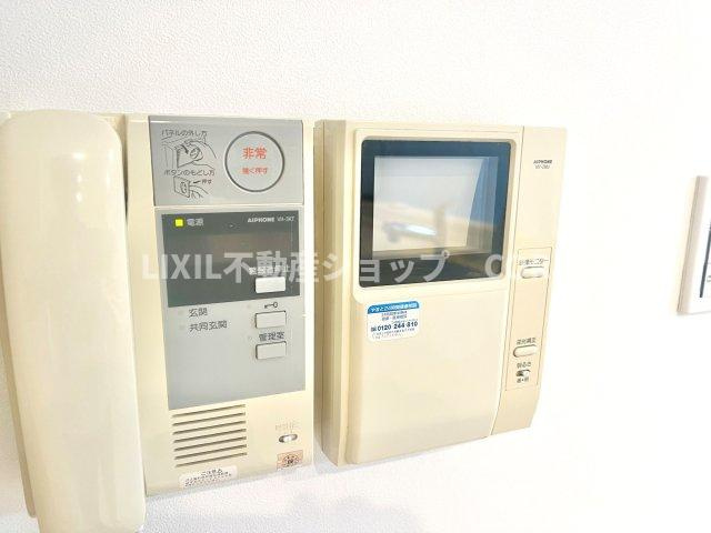 「見える安心」をカタチにしました。誰が来てもわかる様にモニター付きインターホン！