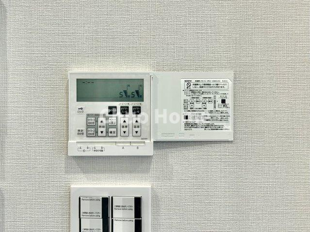 【床暖房】冬は足元から暖めてくれる床暖房はエアコンとは違って埃が舞いませんので健康にも良さそうですね。