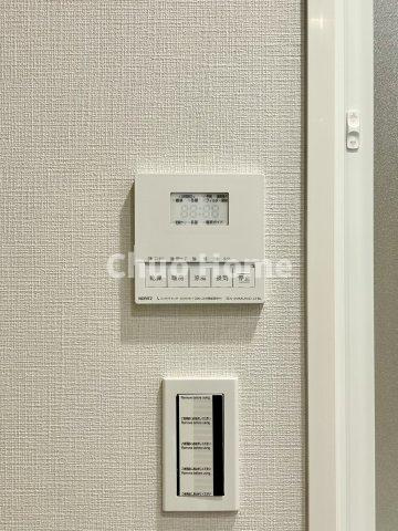 【浴室乾燥機】暖房・冷風・換気・乾燥が可能です。毎日を快適に過ごせるうれしい機能が揃っています。雨の日の洗濯物も安心です。