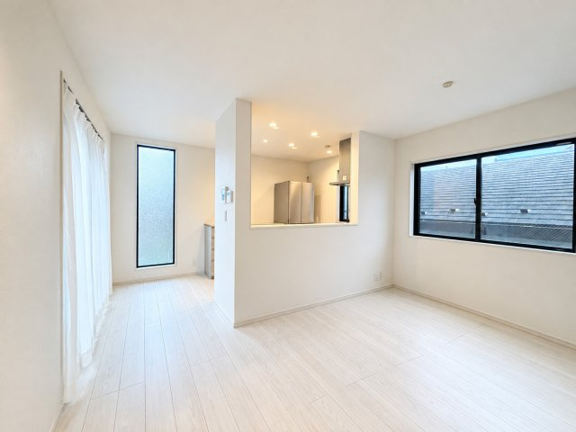 【LDK　約18.3帖】※掲載写真はCG加工を施しています。現況を優先します。