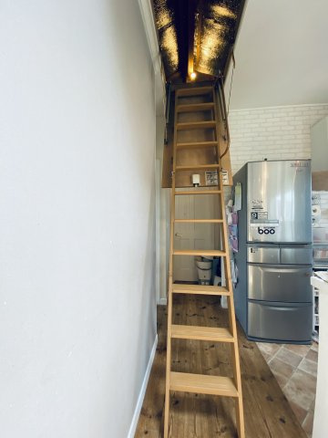 LD上部に小屋裏収納付　梯子はたたんで収納出来ます