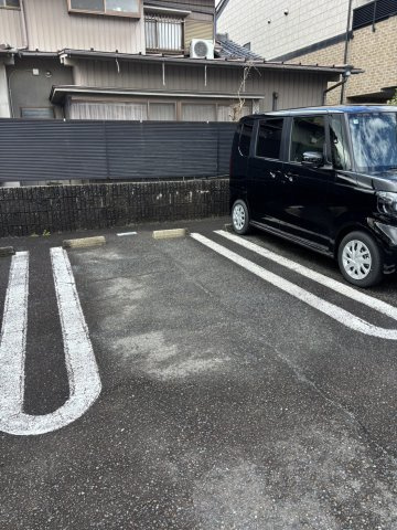 徒歩2分の場所に敷地外駐車場確保済み！