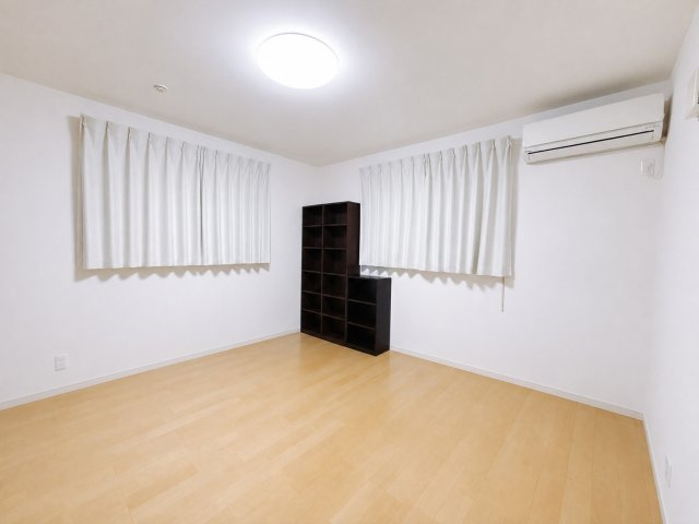 ■主寝室｜広い寝室ならインテリアも自由自在にお楽しみいただけます♪お外から帰ってきた後は寝室でゆっくり自分の時間をお過ごしください。