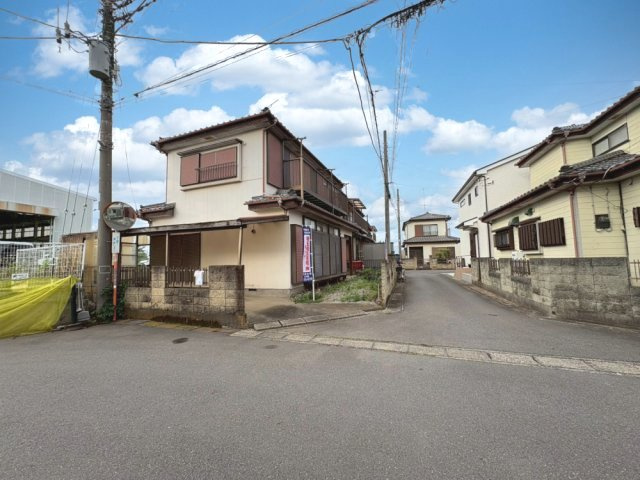 南西角地で陽当り良好！敷地約35坪・ご家族のライフスタイルに合わせた自由設計が可能です。参考プランもご用意しておりますので、建物イメージや資金計画などお気軽にご相談ください。