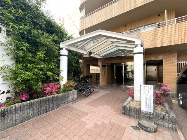 落ち着いたエントランスです