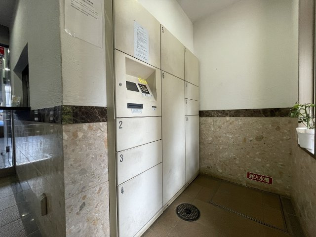便利な宅配ボックス付き