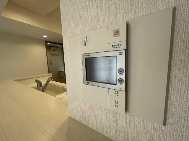 TVモニター付インターホンのため訪問者がひと目で分かります
