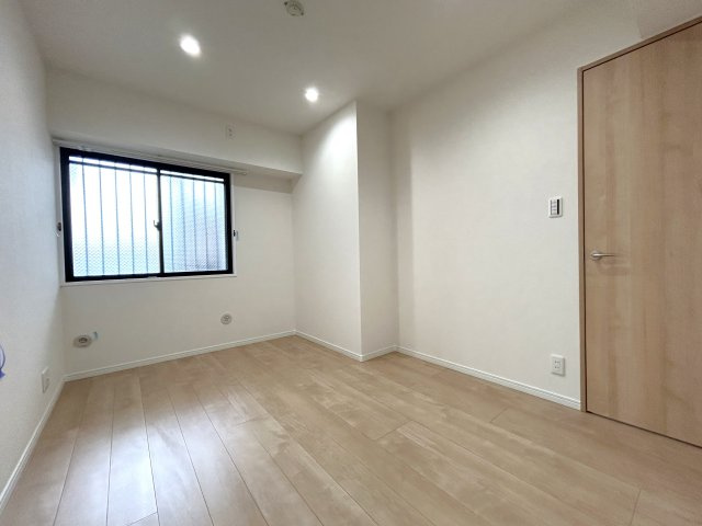 リビングから離れたお部屋は、静かに仕事をするのにもピッタリな空間です。
