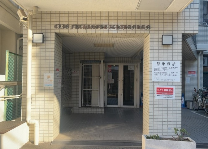 マンションのエントランスには、もともと風よけや防犯の役割がありますが、マンションによって宅配ボックスなどの設備が備わっている所もあります。日々の生活をイメージしながら生活しやすさをチェックしましょう。