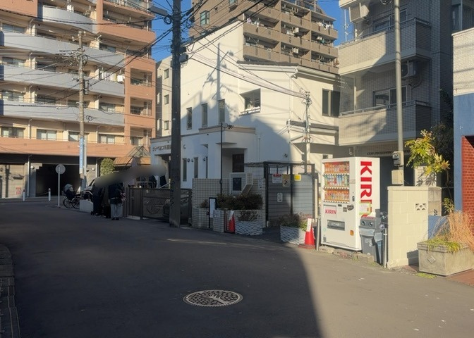 隣家の土地はどうなっているのか、生活利便施設が近くにあるのか、学校まで近いかなど、お客様のライフスタイルにあわせたイメージが重要です。また、近くにあると困る施設が近くにないかも確認するといいでしょう。