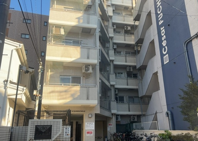 眺望の良さを楽しめるダイニングキッチンで家族団らんの時間を過ごしてはいかがでしょうか。バルコニーから見える景色を家族で眺める時間は、時間が経つのを忘れてしまいそうですね。是非、現地を見に行きましょう！