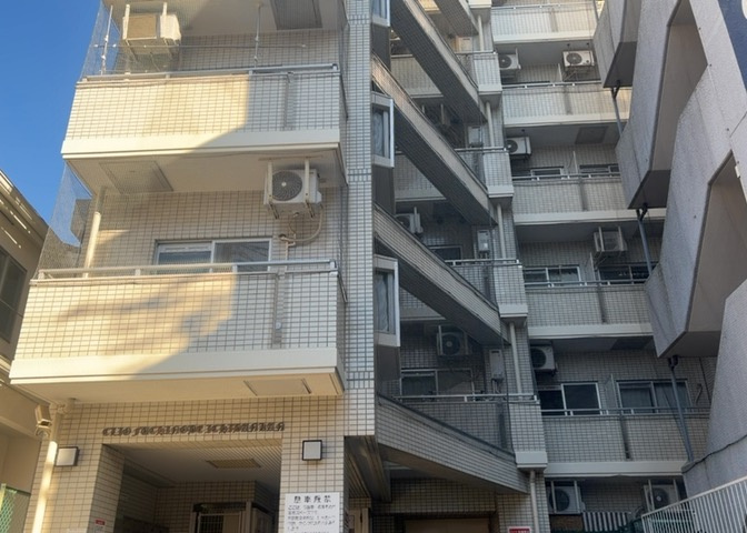ＳＲＣ造は強度や耐震性の面でもRC造と比べて優れています。そのため、10階建以上の高層または超高層マンションなどの建築にも多く採用されています。柱や梁などのサイズが小さくても高い耐震性を確保できます。