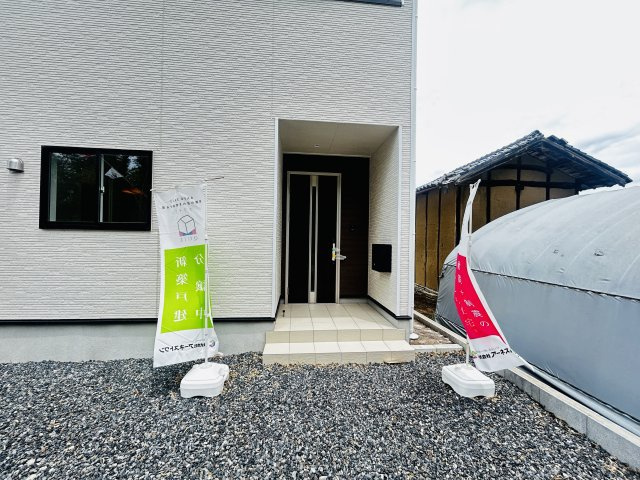 現地写真　TVモニター付きドアホンでセキュリティも安心です！　