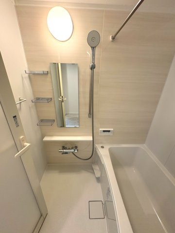 一日の疲れを癒すリラックス空間として快適な浴室。