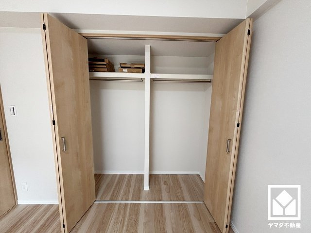 新たに家具を買わなくても良いので、ハンガーパイプ付きのクローゼットは嬉しいですね。