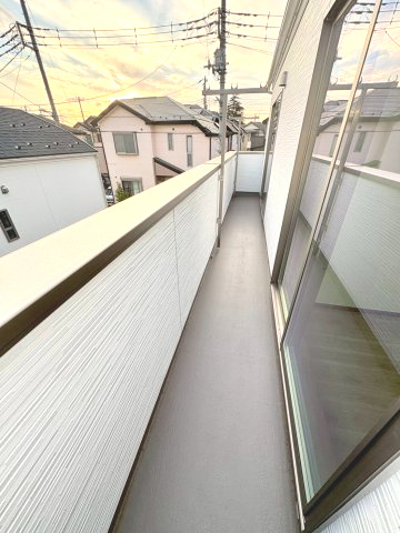 南西向きバルコニーで陽当り良好
