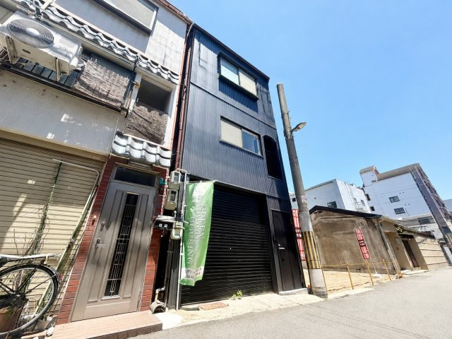 前面にシャッター付きで、防犯面やプライバシーにも配慮された設計です♪