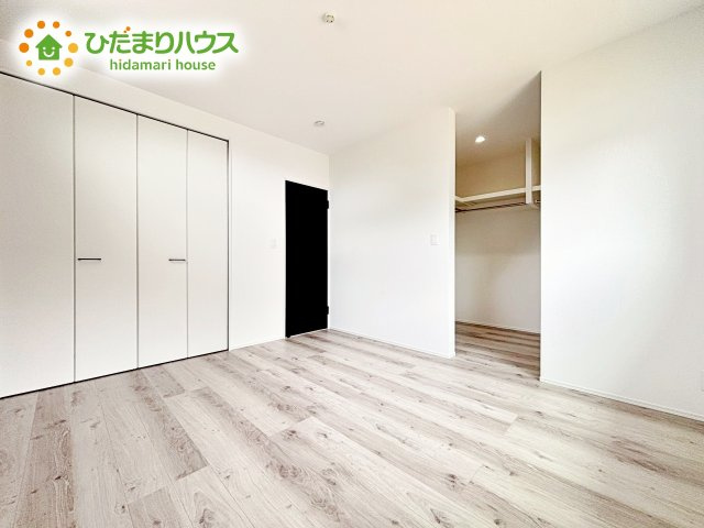 ベッドを置いても余裕の広さがあります。パソコンや趣味のスペースなどインテリアを考えるのも楽しみですね！