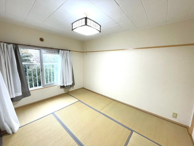 バルコニー横の6畳和室