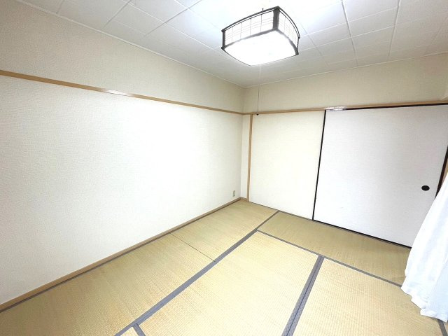 押入収納付きの6畳和室