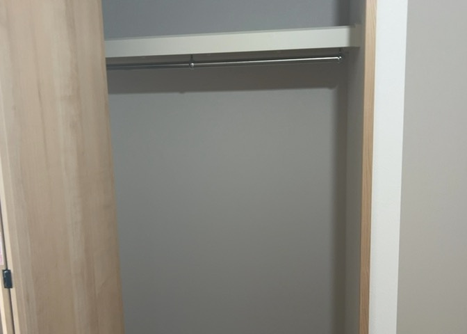 デザイン性を重視しすぎて収納が少なかった！なんてことにならないため、事前に現地で収納の数を確認しておくことをお勧めします。クローゼット以外にも床下収納や屋根裏収納、パントリーなどもチェックしましょう。