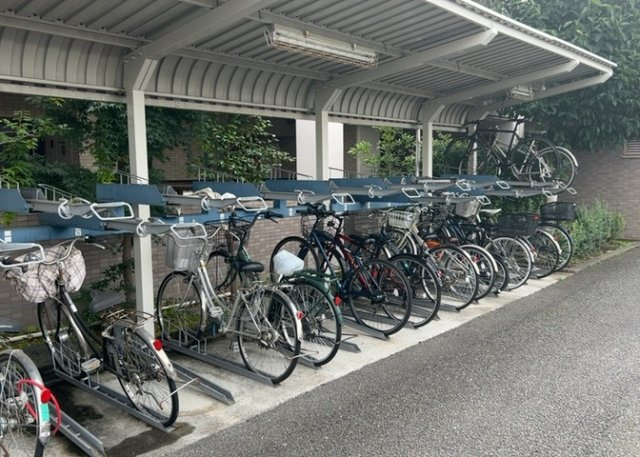 マンションの駐輪場は、事前に空きがあるか確認を取ると安心です。せっかく入居したのに駐輪スペースがない！なんてことになったら大変ですよね。そこで、内見時や購入前にはまず事前に確認しておくと良いでしょう。