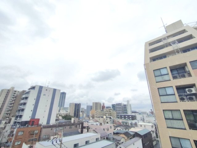 【眺望】　晴れた日には、一面に広がる爽快な青空を堪能していただけます。