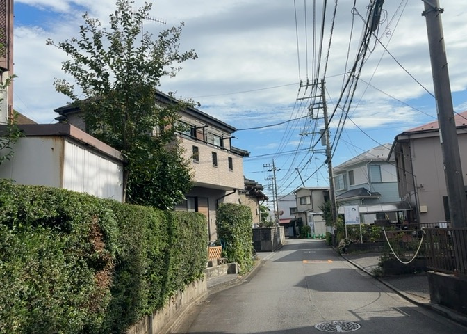 土地の地勢が高台の場合、景色を綺麗にみることができ、景色にこだわってお家探ししている方におすすめです！また平坦地よりも風通しがいいというメリットがあります。デメリットもあるので是非現地でご確認下さい。
