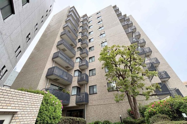 三井建設株式会社施工の1981年築。耐震補強工事や大規模修繕工事を経て、丁寧に維持されています。