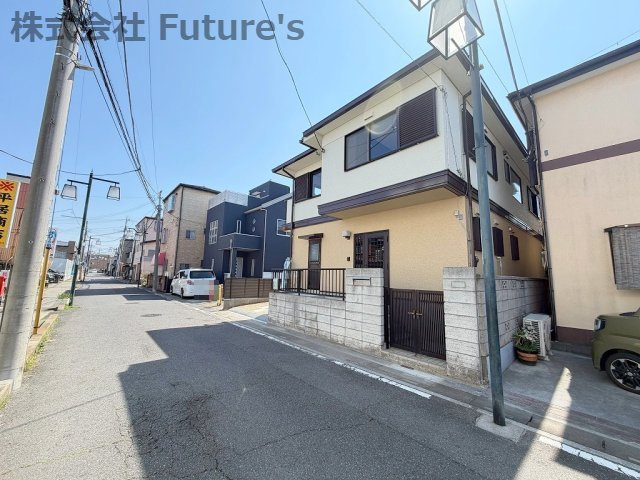 前面道路含む現地写真です。