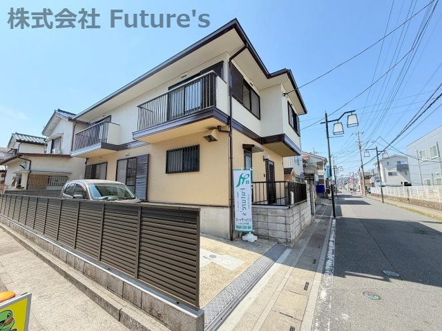 前面道路含む現地写真です。
