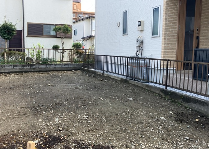 家族でのBBQを行うのであれば3坪程度の広さがあればよいでしょう。ガーデニングや家庭菜園を楽しむ際は、手入れが行き届く範囲にすると安心です。また、庭のある方角や接道が気になる方は事前に確認しましょう。
